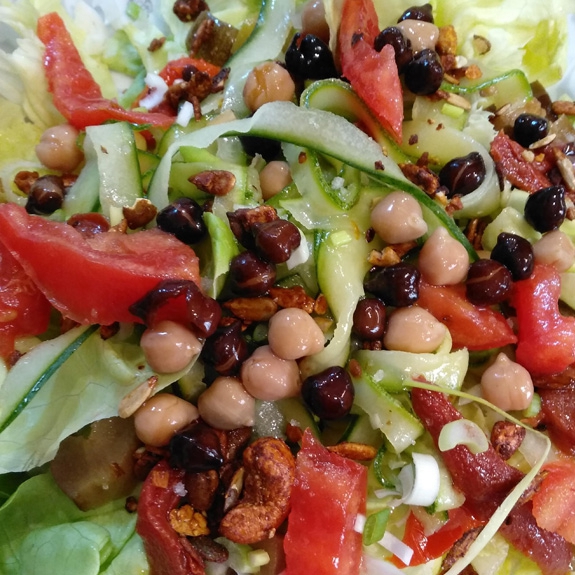 Salade de pois chiches noirs et blancs VARIETTE proposée par EPICERIE MANGI NANTES