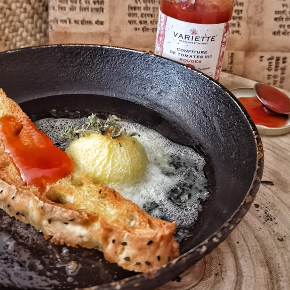 Toast au chèvre chaud & confiture de Tomate VARIETTE